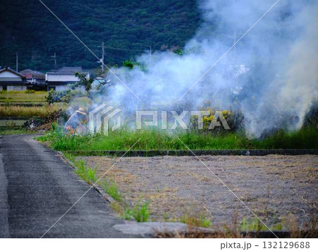 野焼きで通報 132129688