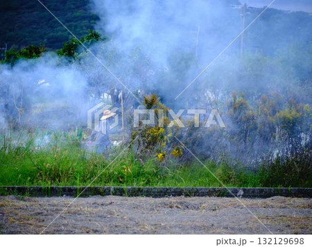 野焼きで通報 132129698
