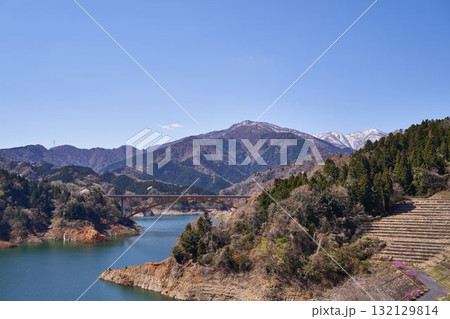 神奈川県　春の宮ヶ瀬湖 132129814