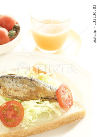 缶詰イワシのサンドイッチ 132130383