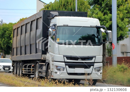 スクラップ運搬車両 132130608