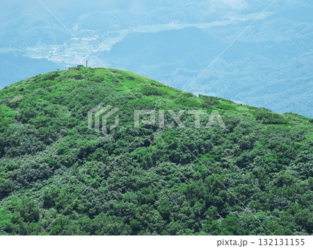 夏の岩木山 山頂から鳥海山を臨む 夏の岩木山 山頂から鳥海山を臨む 132131155