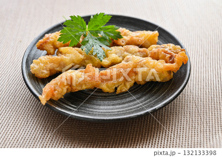 鶏の唐揚げ 132133398