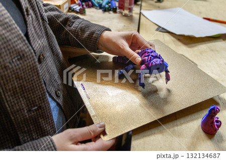 3D printing of toys, assembly and packaging of parts in production 3 d.  132134687