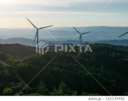 青山高原の風車（ドローンによる空撮） 132135492