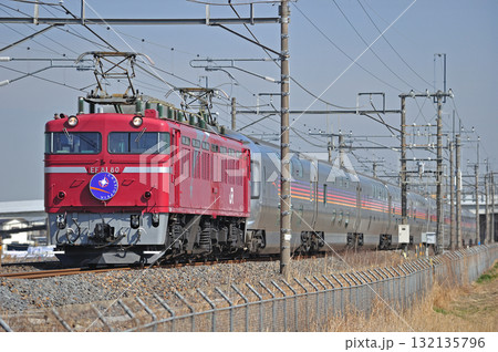 東北本線 栗橋ー東鷲宮 JR東日本 EF81-80(田端)+E26系(尾久) カシオペア 東北本線 栗橋ー東鷲宮 JR東日本 EF81-80(田端)+E26系(尾久) カシオペア 132135796