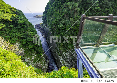 日向　馬ヶ背の断崖絶壁「スケルッチャ」　宮崎県日向市 132135879