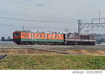 高崎線　本庄－岡部　JR東日本　EF64-1001（高崎）＋クモヤ143-51（新潟） 132135935