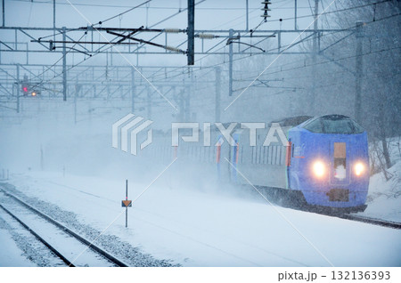 千歳線 美々 JR北海道 キハ261系1000番台 ST-1107編成 スーパー北斗 千歳線 美々 JR北海道 キハ261系1000番台 ST-1107編成 スーパー北斗 132136393
