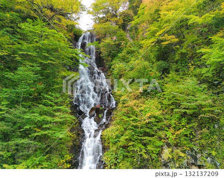 秋の三階滝　空撮 132137209