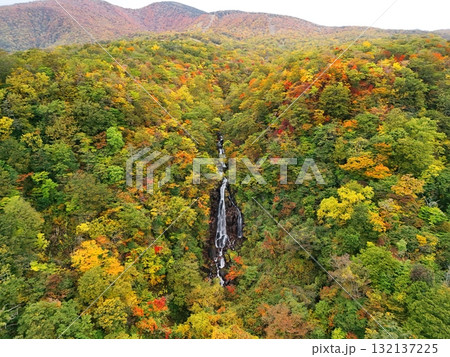 秋の三階滝 空撮 秋の三階滝 空撮 132137225