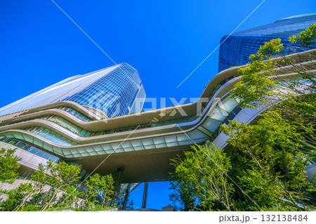 日本の東京都市景観 高輪ゲートウェイ駅前の高輪ゲートウェイシティなどを望む 日本の東京都市景観 高輪ゲートウェイ駅前の高輪ゲートウェイシティなどを望む 132138484