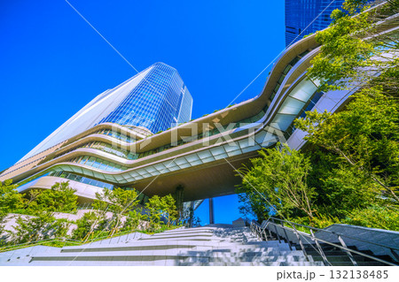 日本の東京都市景観 高輪ゲートウェイ駅前の高輪ゲートウェイシティなどを望む 日本の東京都市景観 高輪ゲートウェイ駅前の高輪ゲートウェイシティなどを望む 132138485