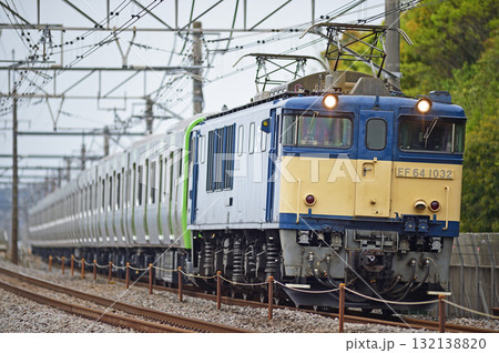高崎線　岡部－本庄　JR東日本　EF64-1032（長岡）+E235系0番台　トウ02編成（東京） 132138820