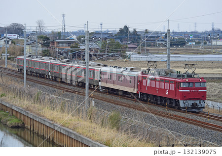 東北本線　栗橋ー東鷲宮　JR東日本　EF81-133＋マニ50-2186＋719系　H13-H10 132139075