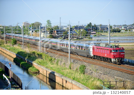 東北本線 栗橋ー東鷲宮 JR東日本 EF81-139(田端)+E26系(尾久) カシオペア 東北本線 栗橋ー東鷲宮 JR東日本 EF81-139(田端)+E26系(尾久) カシオペア 132140057