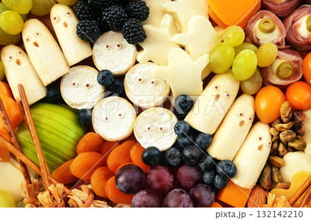 Healthy Halloween fun food mix: cheese ghosts and mummies, banana ghosts and grapes, blueberries and blackberries. Party spooky snacks for kids 132142210