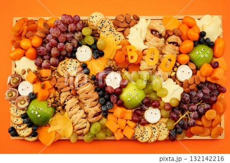 Healthy Halloween fun food mix: cheese ghosts and mummies, banana ghosts and grapes, blueberries and blackberries. Party spooky snacks for kids 132142216