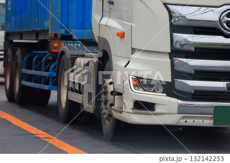 トレーラートラック 132142253