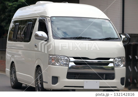 ワンボックスカー 132142816