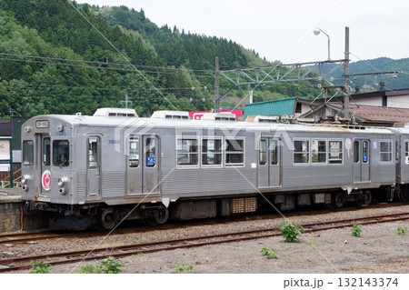 大鰐駅に停車する弘南鉄道7000系電車 大鰐駅に停車する弘南鉄道7000系電車 132143374