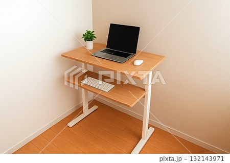 立って作業できるシンプルなスタンディングデスクの書斎空間 立って作業できるシンプルなスタンディングデスクの書斎空間 132143971