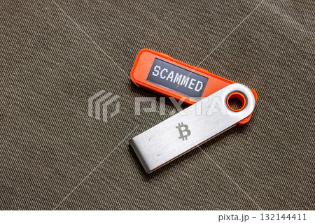 hardware Bitcoin wallet with message Scammed on screen 132144411