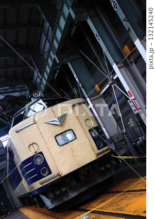秋田総合車両センターの車庫に静かに佇む583系電車(@一般公開イベント)_2025/110/18撮影 132145240