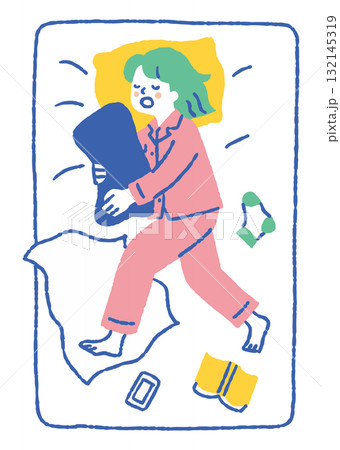 枕を抱いて眠る女性_色 132145319
