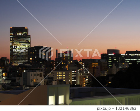 広尾から恵比寿を臨む、秋の静かな夕暮れ 都市景観(2025年10月) 広尾から恵比寿を臨む、秋の静かな夕暮れ 都市景観(2025年10月) 132146862