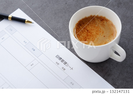 個人やチームの達成目標を明確に定義し、進捗状況を追跡するためのツールである「目標管理シート」を書く 132147131