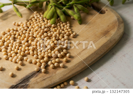 大豆と枝豆 132147305