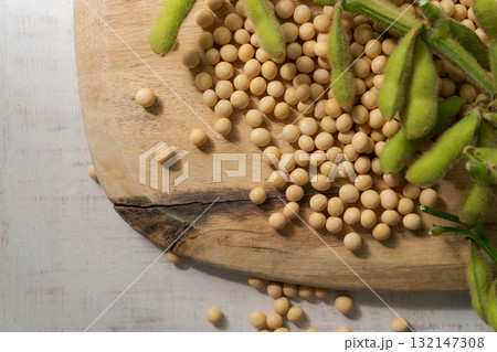大豆と枝豆 132147308