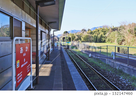 福岡県田川郡の平成筑豊鉄道赤駅となのはな号 132147460