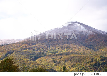 冠雪した岩内岳 132148302