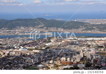 皿倉山頂より福岡県北九州市内を展望 132148358