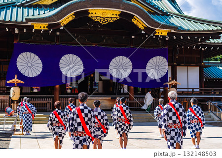 靖国神社　拝殿前で秋季例大祭 132148503