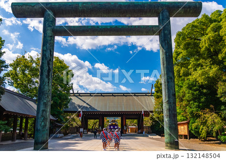 靖国神社　拝殿前で秋季例大祭 132148504