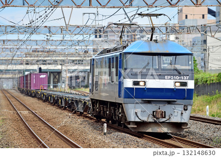 東海道本線　平塚　JR貨物　EF210-137（岡山） 132148630