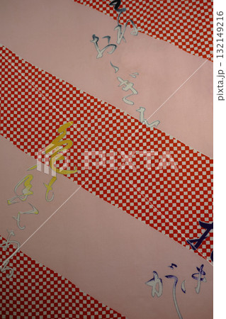 文字入り千鳥格子の着物生地生地 132149216