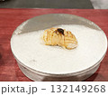 美味しそうな寿司屋の真鯛の握り寿司 132149268