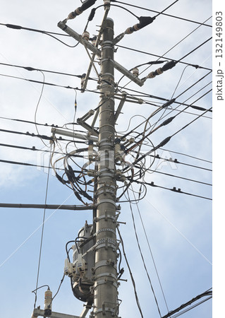 青空と電柱 電信柱 青空と電柱 電信柱 132149803