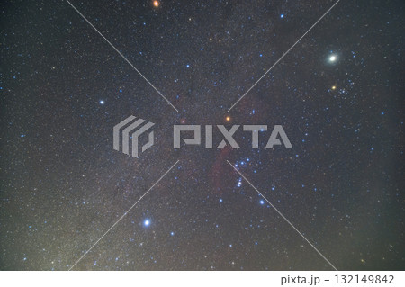 冬の星空 オリオン座と冬の天の川 冬の星空 オリオン座と冬の天の川 132149842