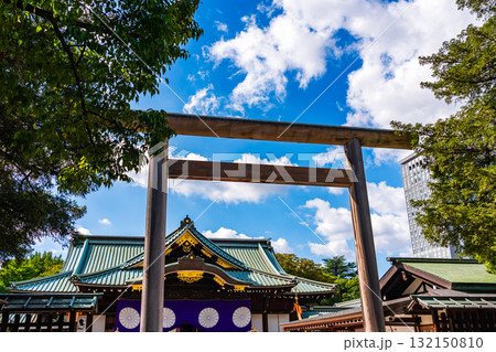 靖国神社 拝殿前の第三鳥居(中門鳥居) 靖国神社 拝殿前の第三鳥居(中門鳥居) 132150810