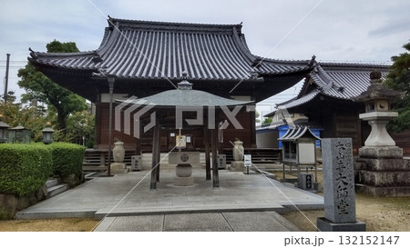 四国お遍路七十番札所　本山寺 132152147