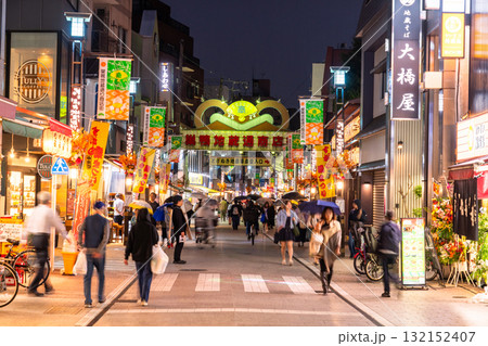 《東京都》巣鴨地蔵通商店街・夜景 《東京都》巣鴨地蔵通商店街・夜景 132152407