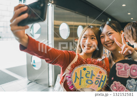 supporting my fave 132152581