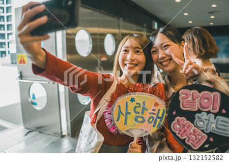 supporting my fave 132152582