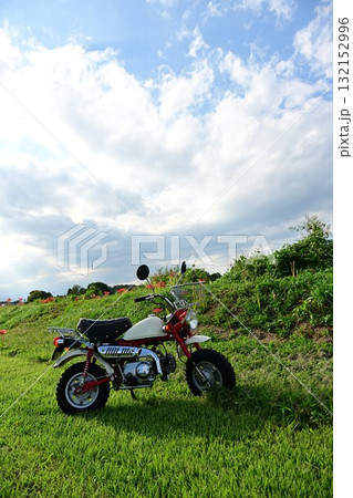 かわいい原付バイクモンキー 132152996