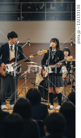 文化祭　体育館のステージで音楽ライブ 132153138